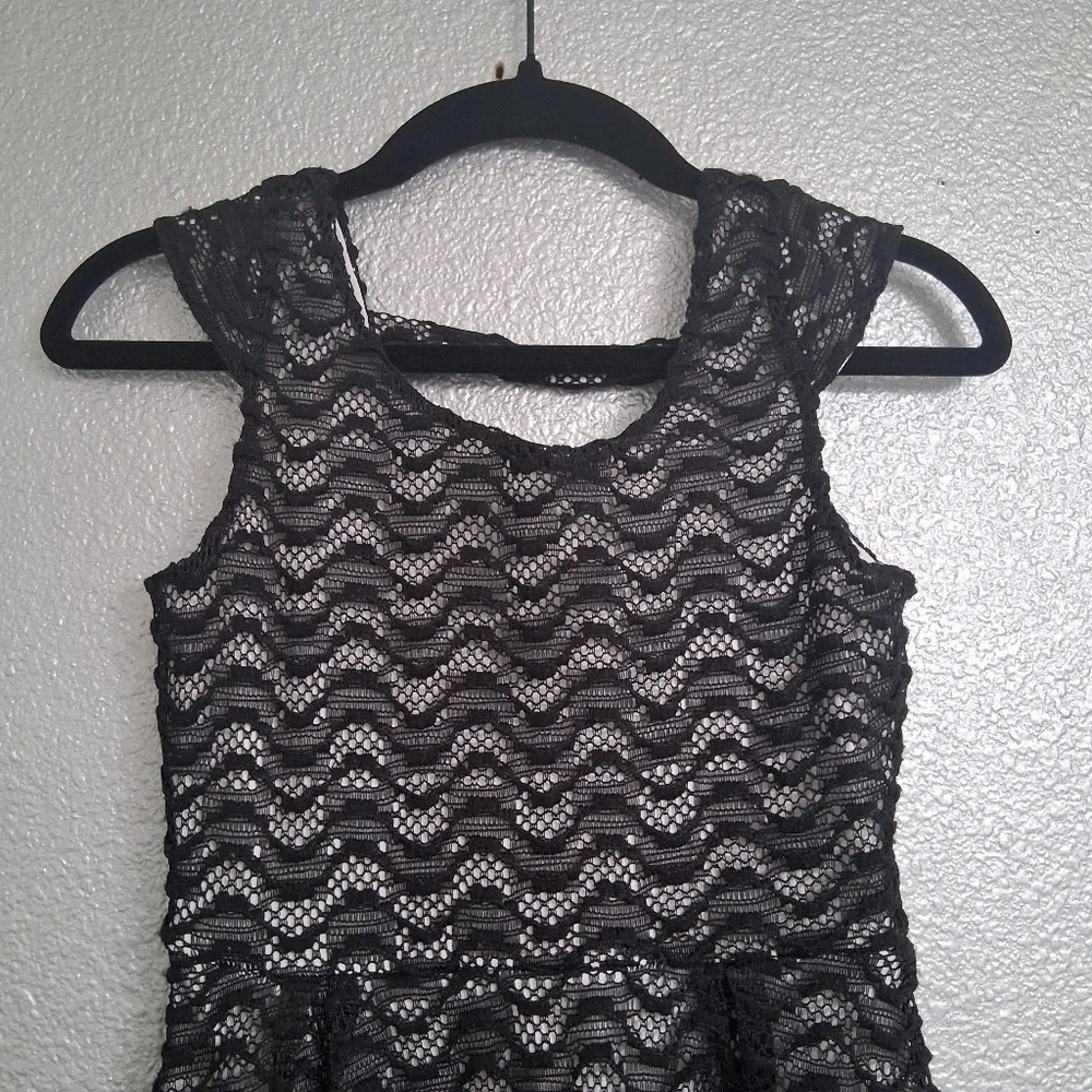 Lilt Girl's Black Lace Overlay Formal Dress   Size 8.    13